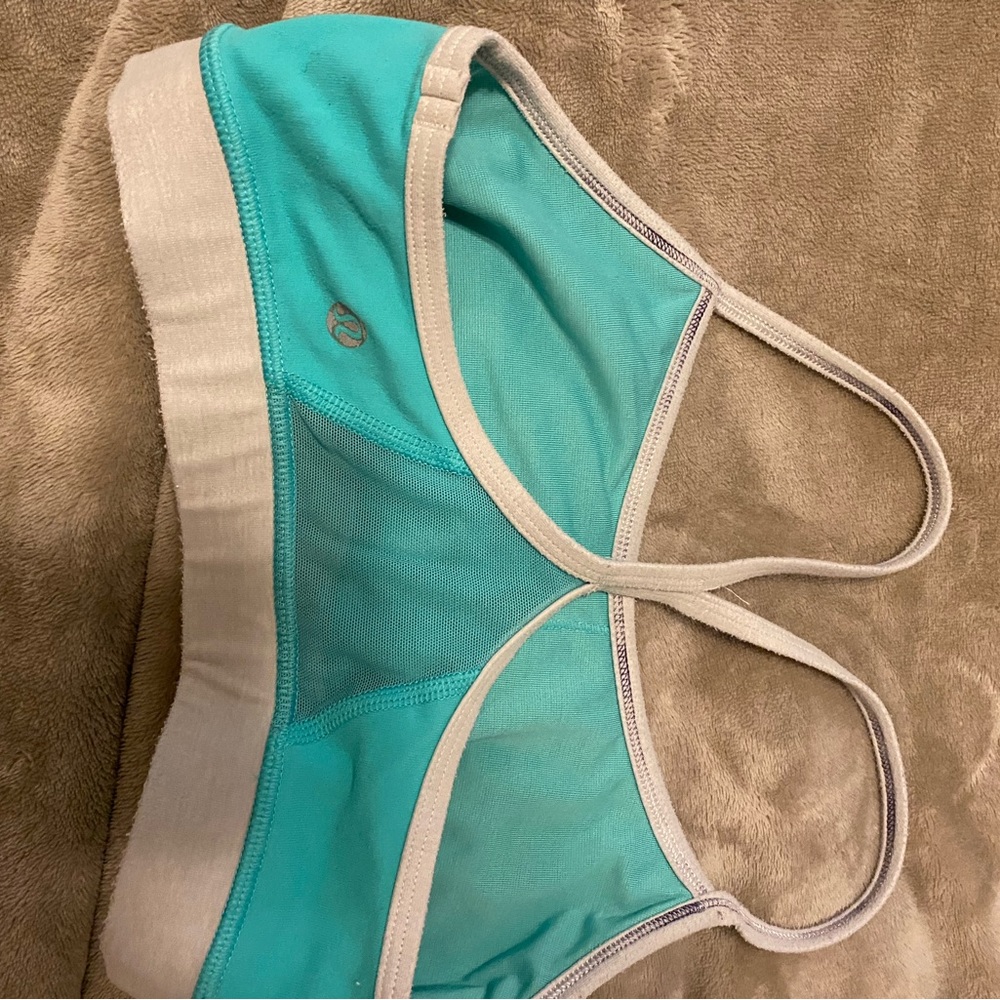 Lululemon sports bra